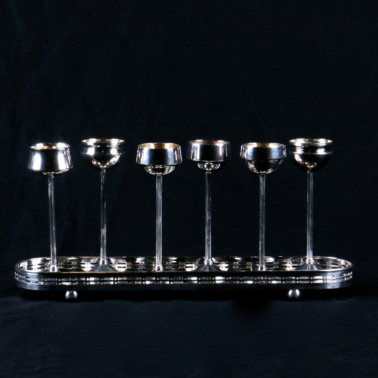 SNAPSGLAS, på bricka, pläter, WMF samt CG Hallberg, 1900-tal.