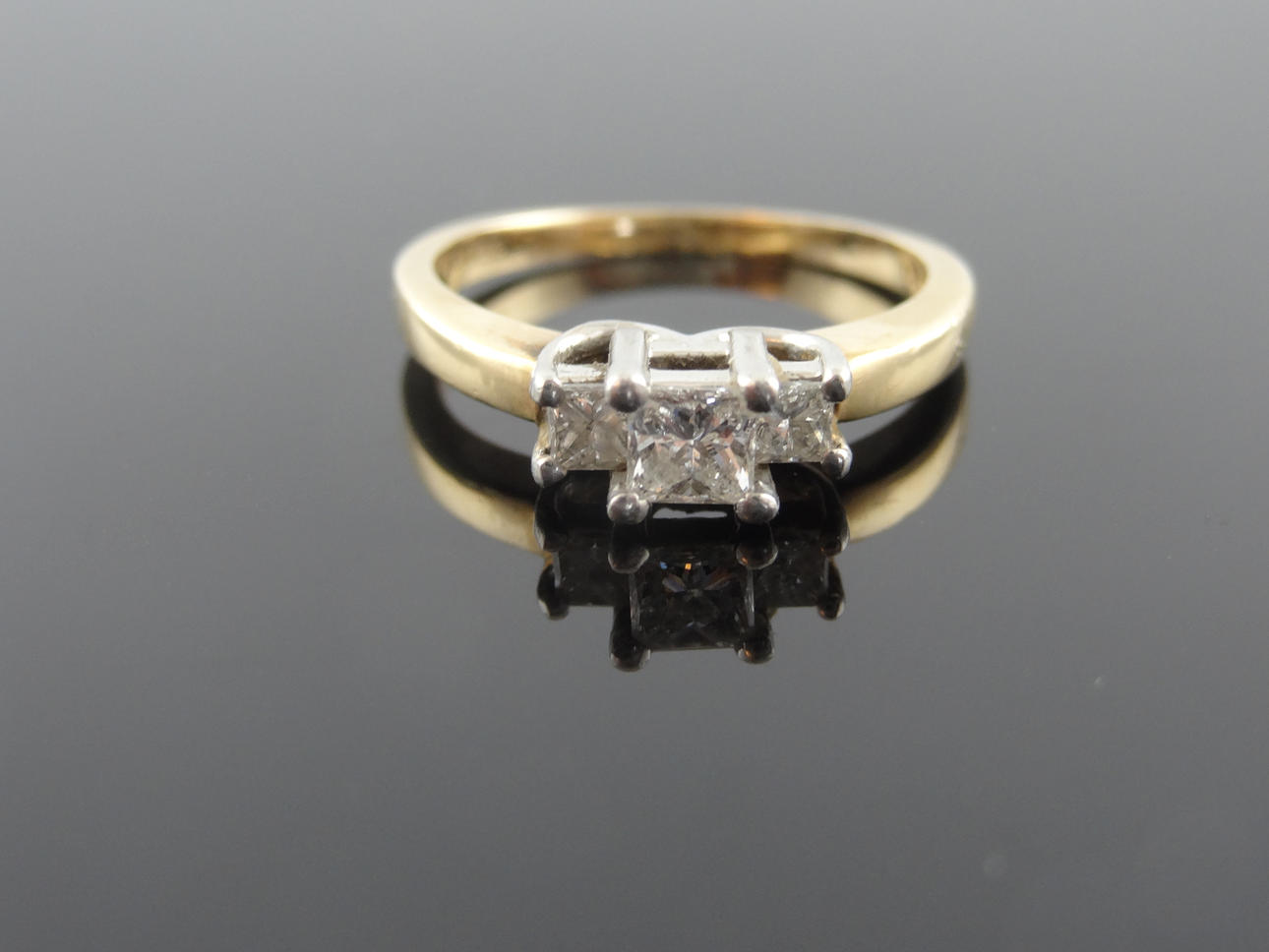 PRINCESS TRILOGY DIAMANT RING 0,50cts 14 k guld och platina.