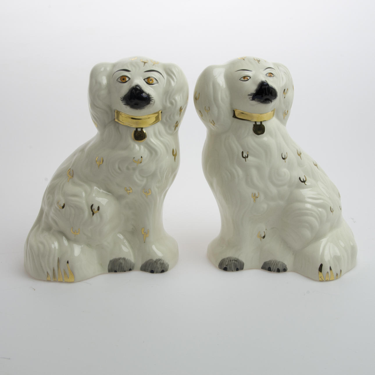 FIGURINER, 1 par hundar, Besswick, England.