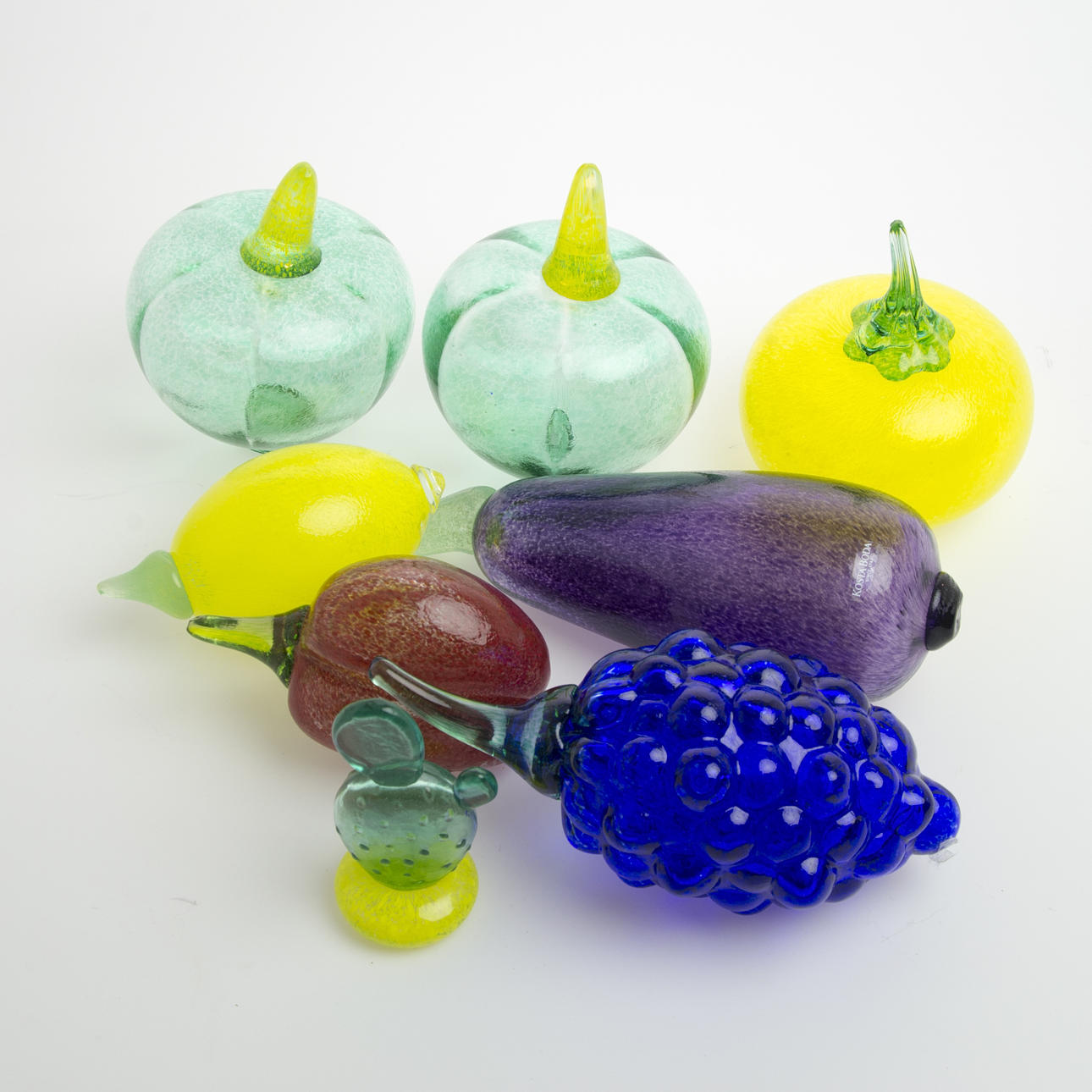 FIGURINER, frukter m.m., konstglas.