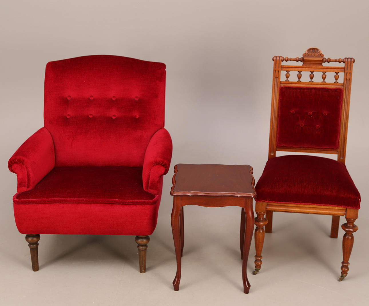 SALONGSGRUPP, 3 delar, fåtölj + bord + stol, 1900-tal.