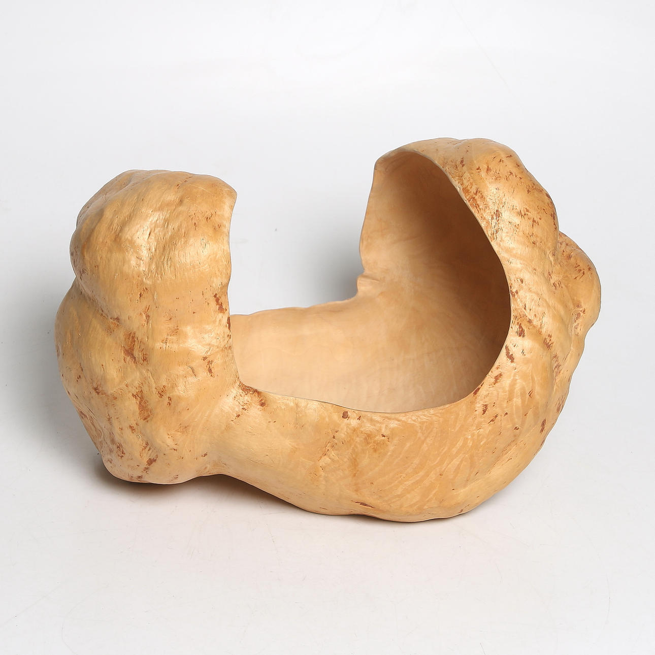 OIDENTIFIERAD KONSTNÄR. Vrilskål, björk, monogramsignerad GE och daterad 1982.