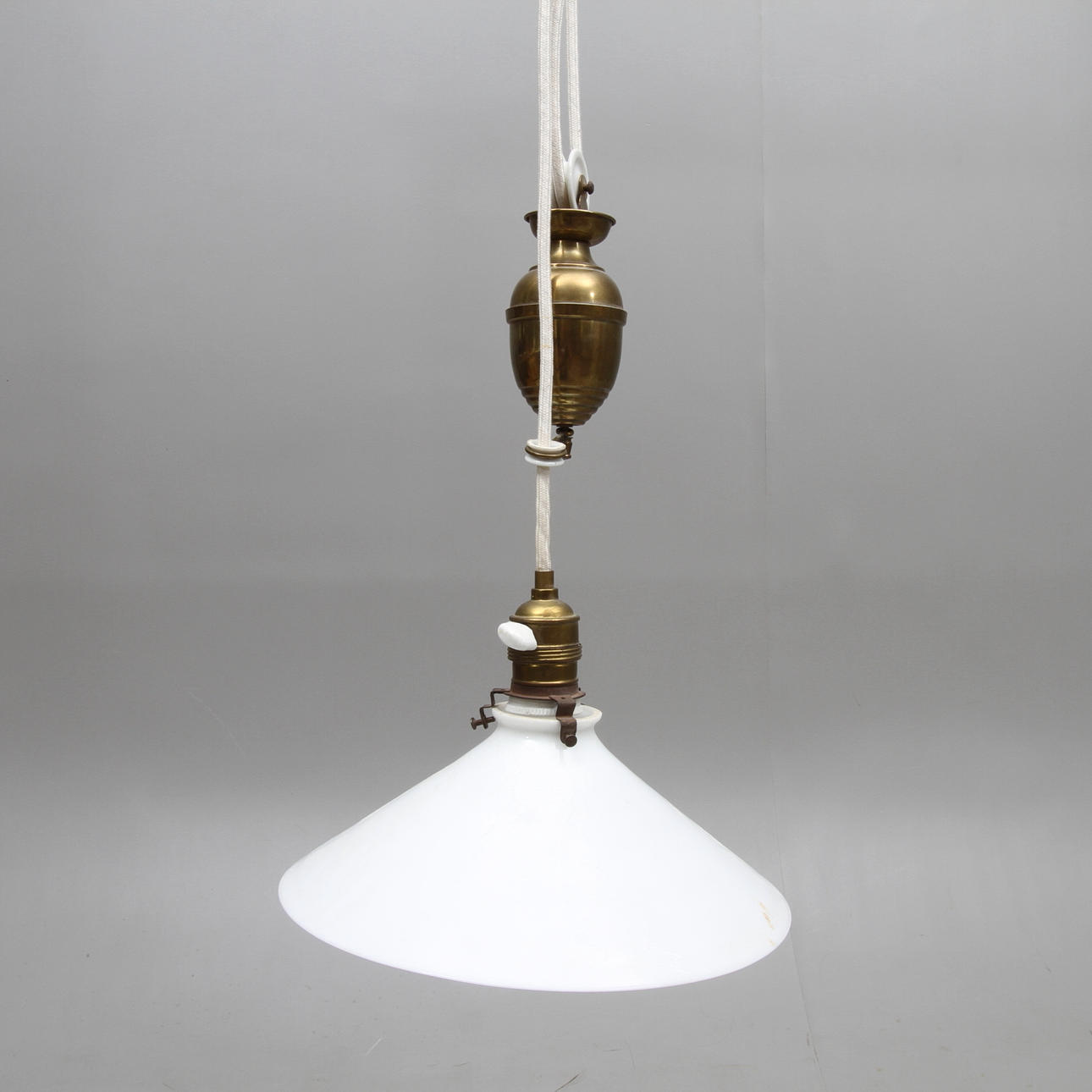 SKOMAKARLAMPA med lod, tidigt 1900-tal.