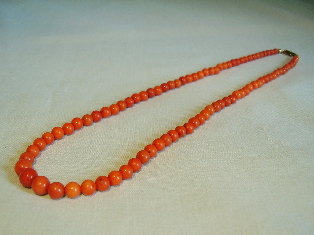 KORALLHALSBAND ANTIK, 585 gult guld, Italien omkring 1900.