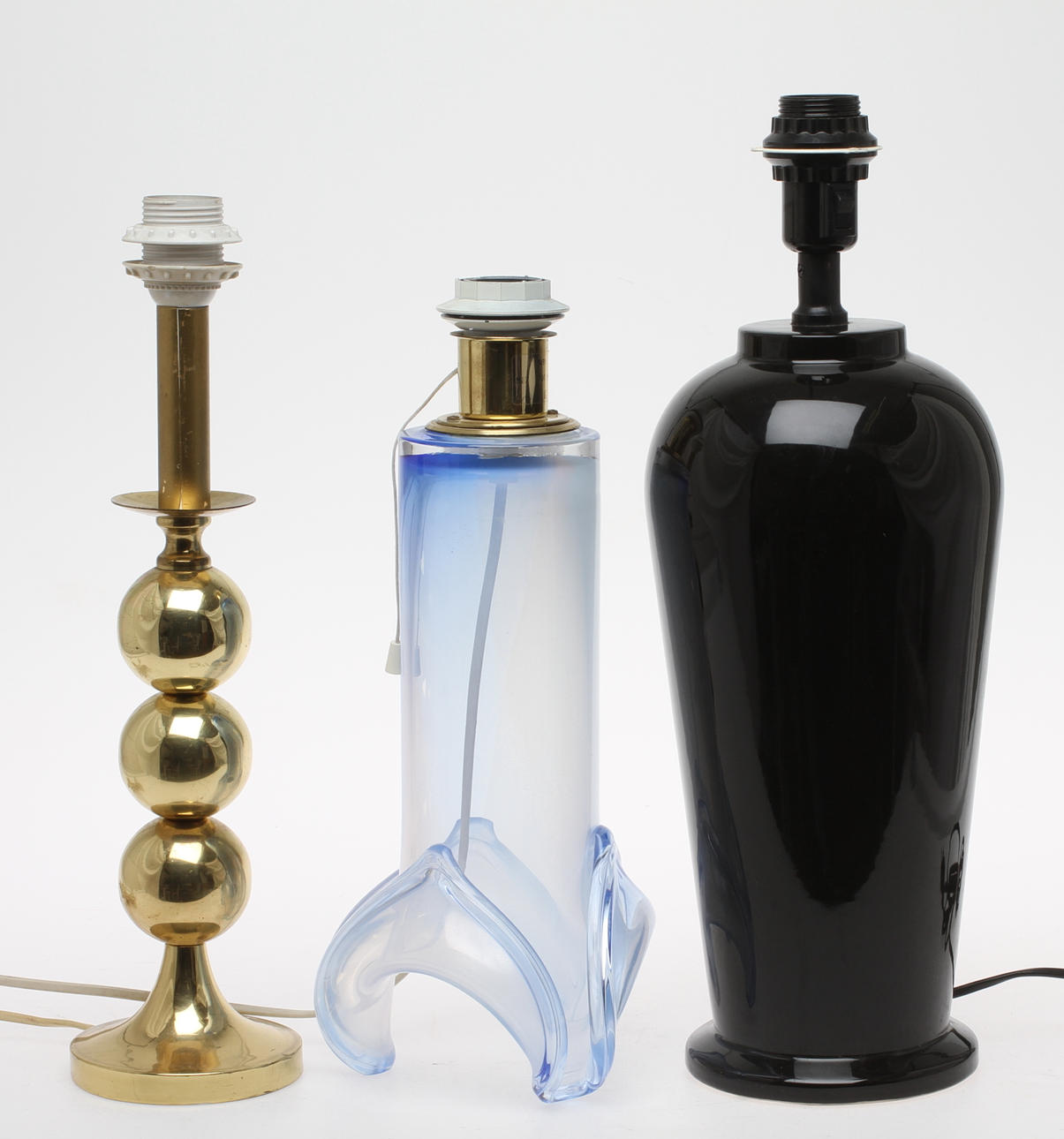 BORDSLAMPOR, 3 st, varav en Ateljé Lyktan. 19/2000-tal.