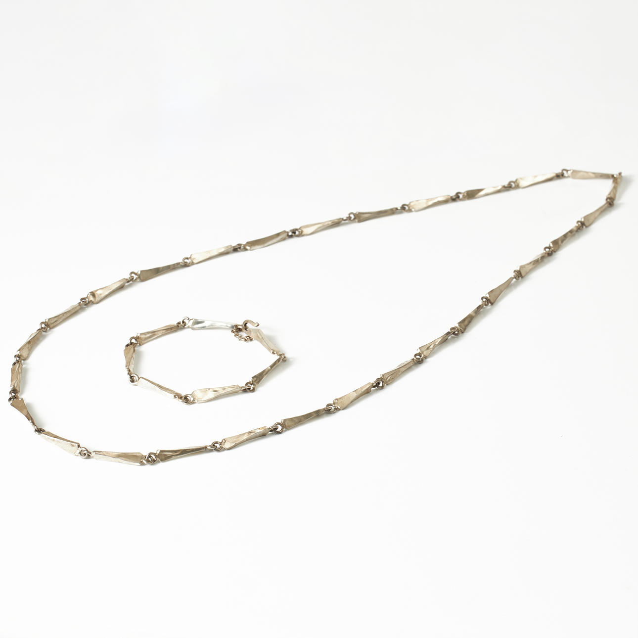 COLLIER OCH ARMBAND, sterlingsilver. Danmark 1950/60-tal.
