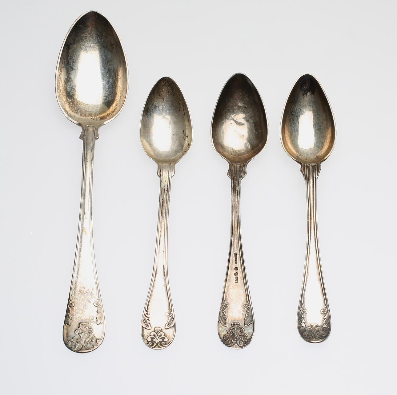 SKEDAR, 4st, samt MYNT Gustaf VI Adolf 10 Kr, silver.