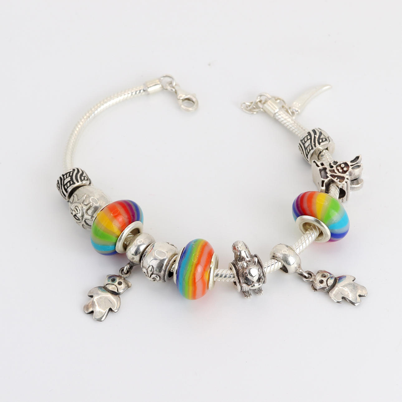 PULSERA CON DIJES DE PLATA.