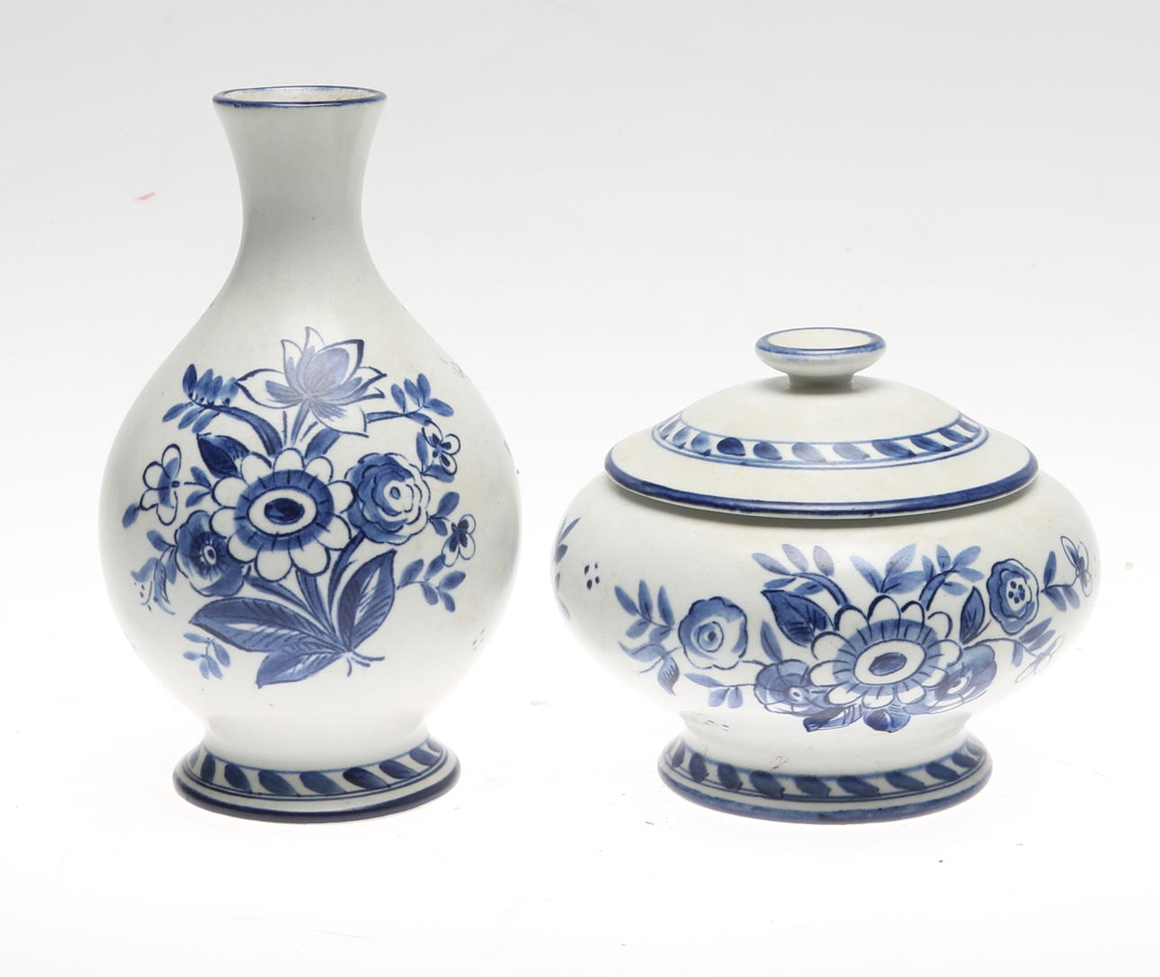 VAS samt LOCKSKÅL, keramik, Rörstrand, 1900-tal.