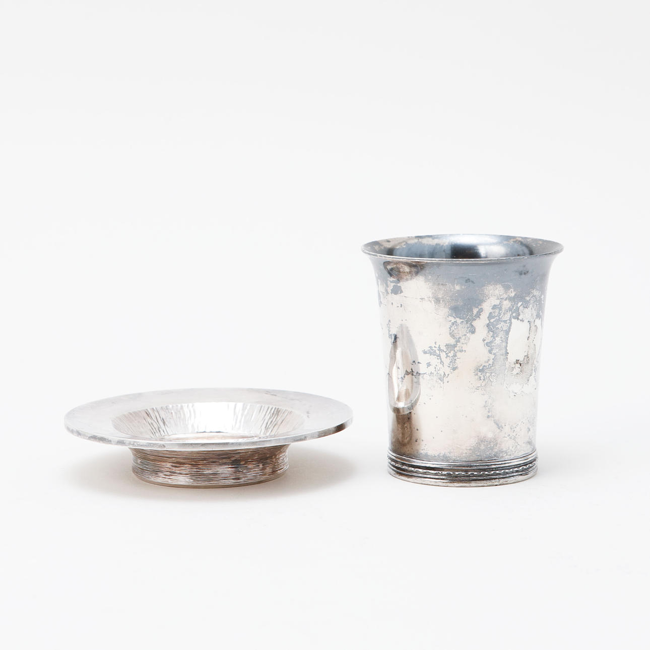 SILVERFÖREMÅL, 2 st, vikt ca 300 g.