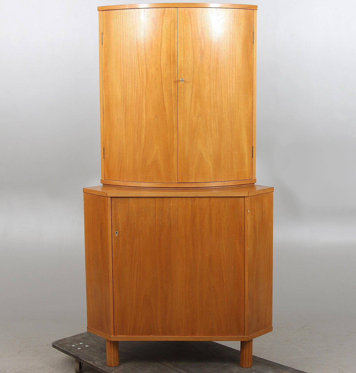 HÖRNSKÅP, 1940/50-tal.