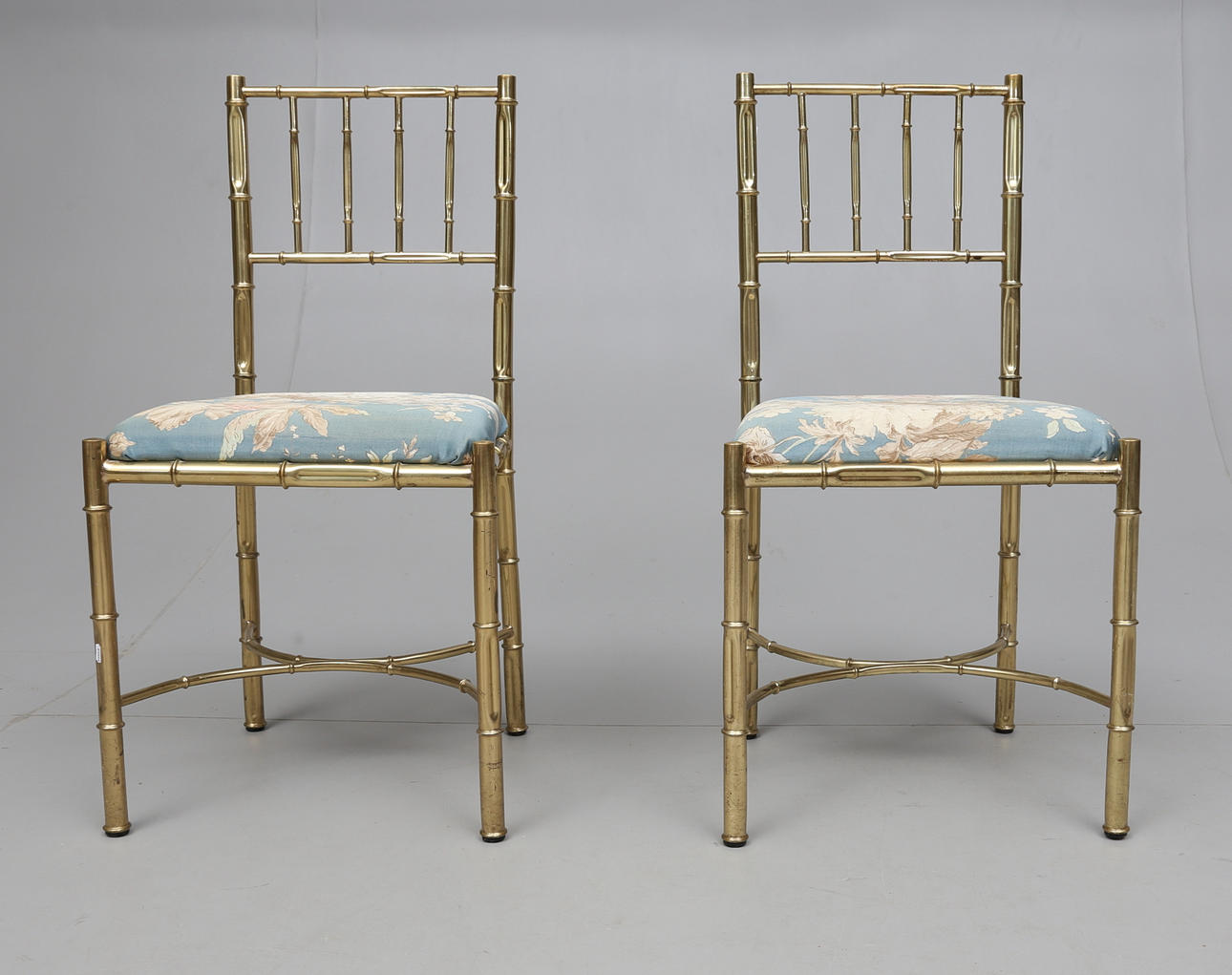 STOLAR, ett par, gulmetall, Chiavari-stil, 1900-talets andra del.