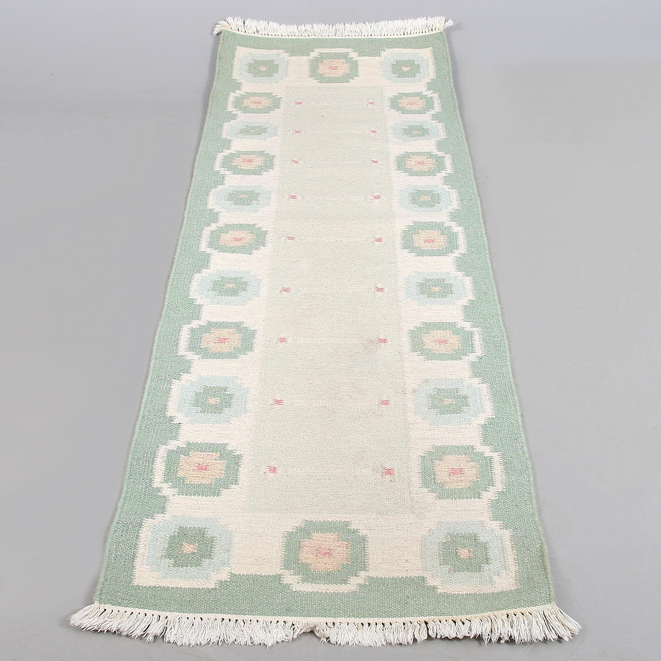 MATTA, rölakan. 240 x 72 cm.