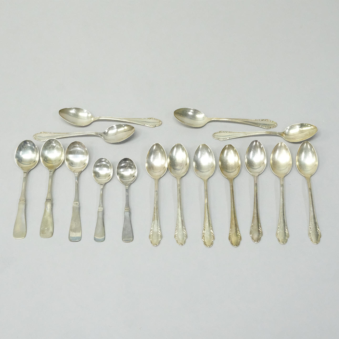 SPOONS, SILVER, 16 PIECES.