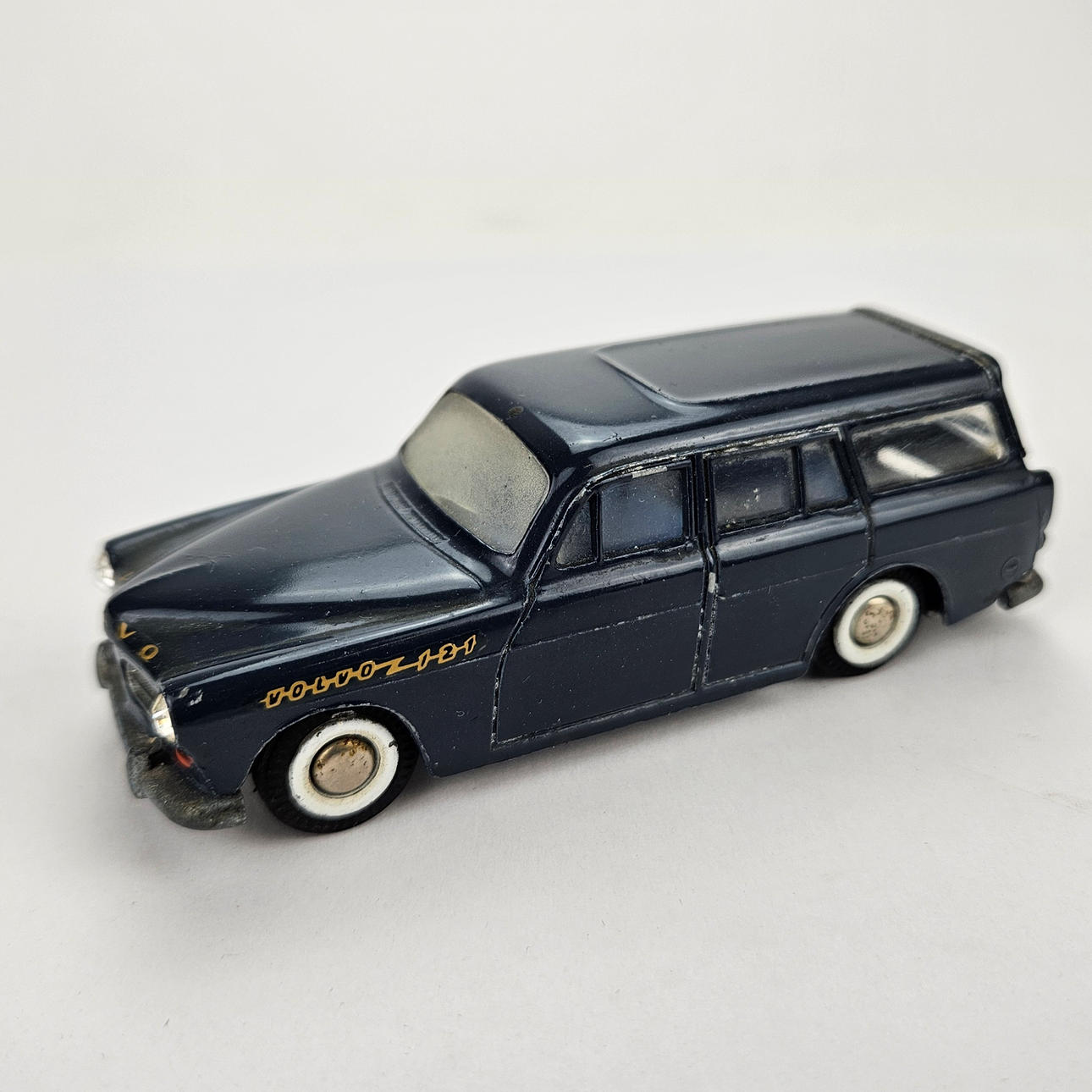 MODELLBIL, plåt, modell 830, Volvo Amazon 221, Tekno, Danmark.