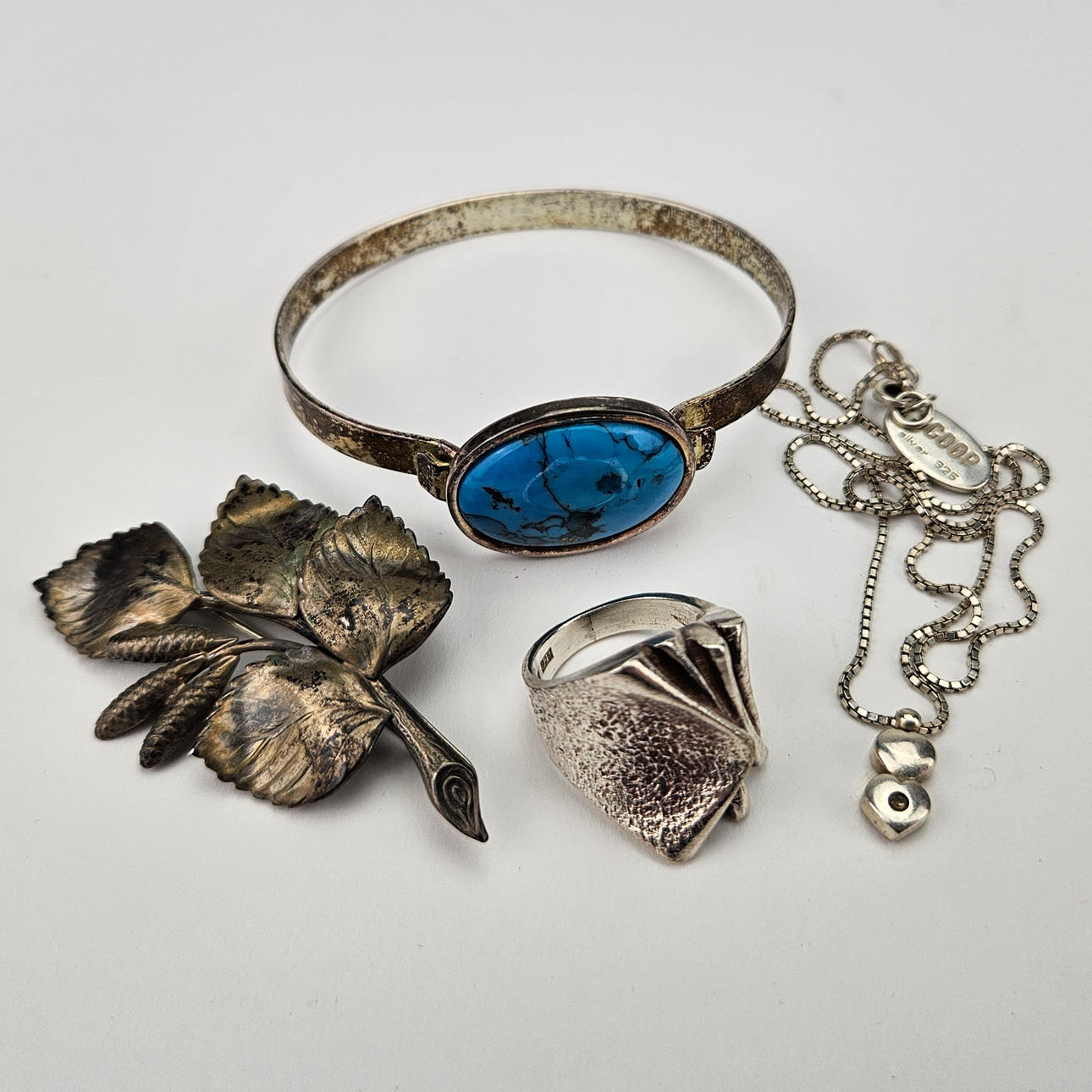 A 4-piece jewellery set, silver.