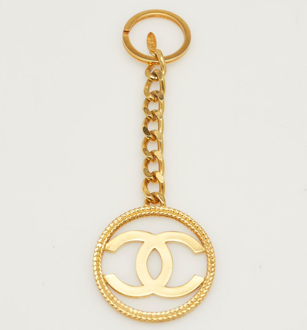 CHANEL, bag charm/Key ring, gold-colored, decorated emblem.