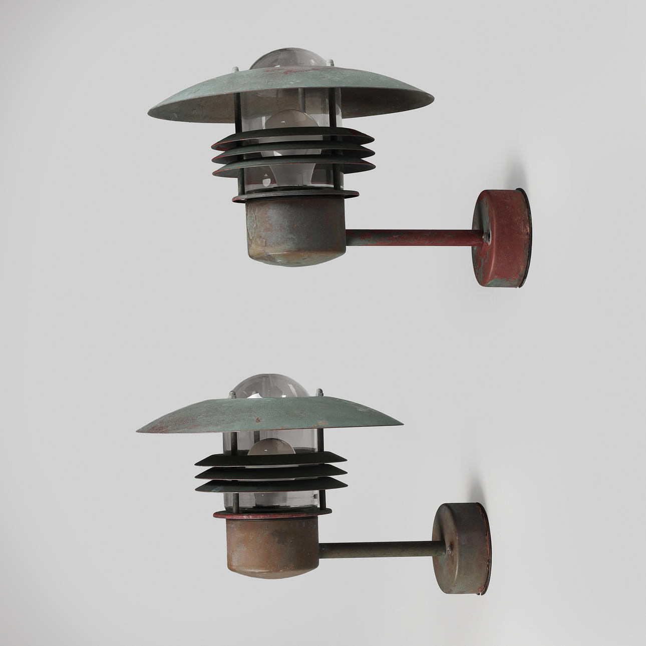 Form-Light, et par udendørs kobberlamper (2).