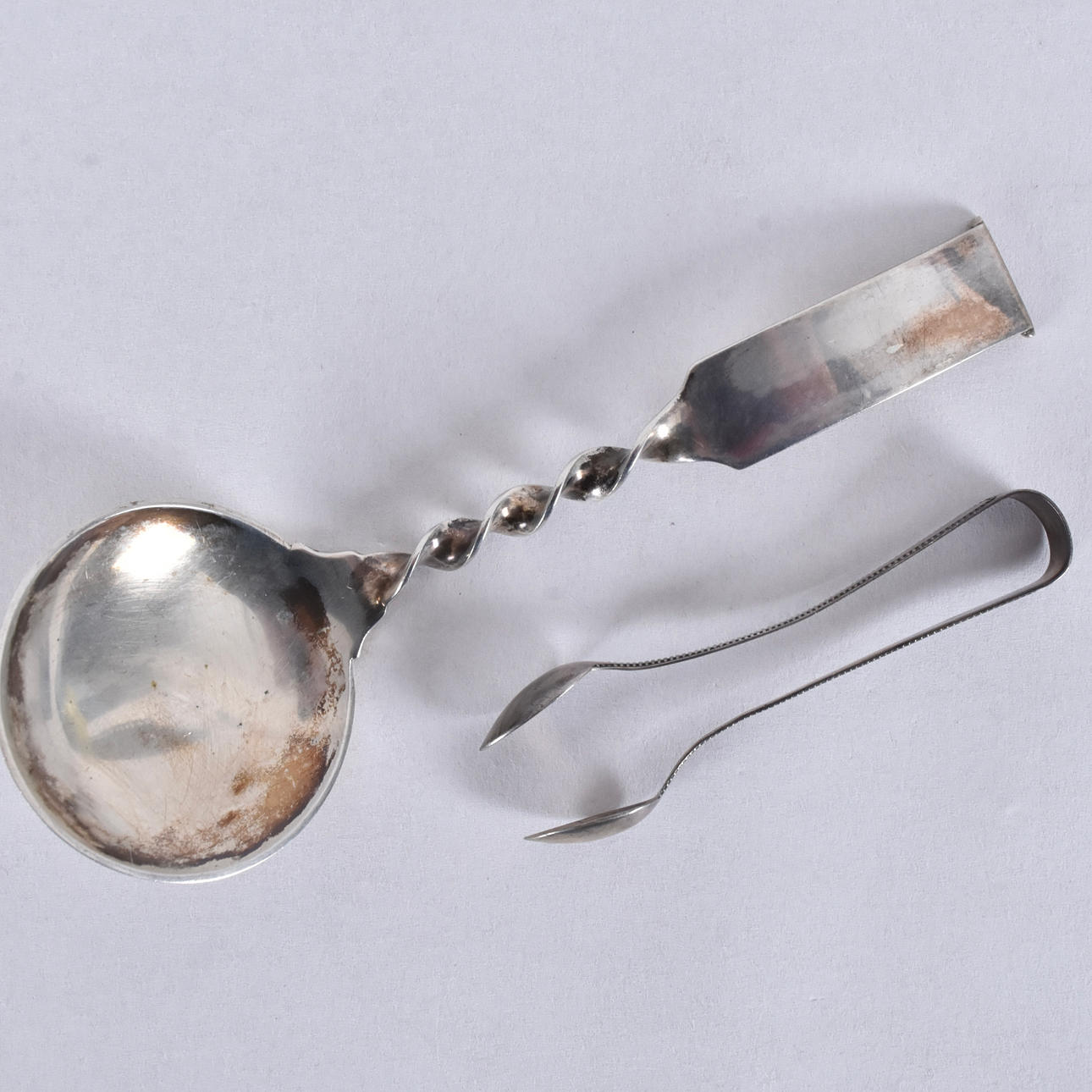 2 PIECES SILVER, total weight 70 grams.