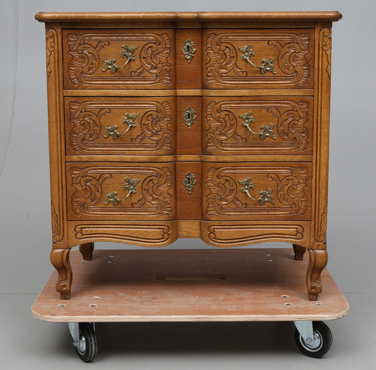 BYRÅ, ek, barockstil, 1800/1900-tal.