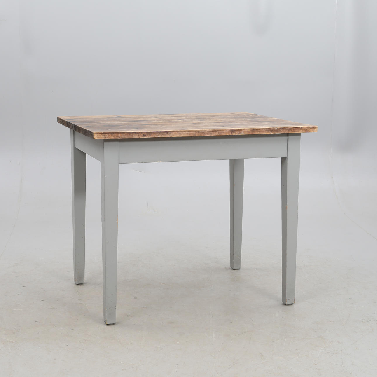 A dining table, early 20th century.