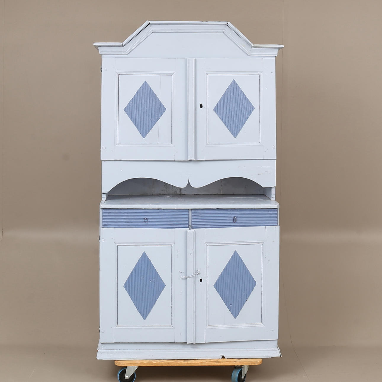 A cupboard, 19th century.