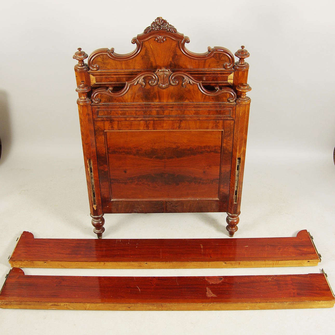 SÄNG, mahogny, 1800-talets andra hälft.