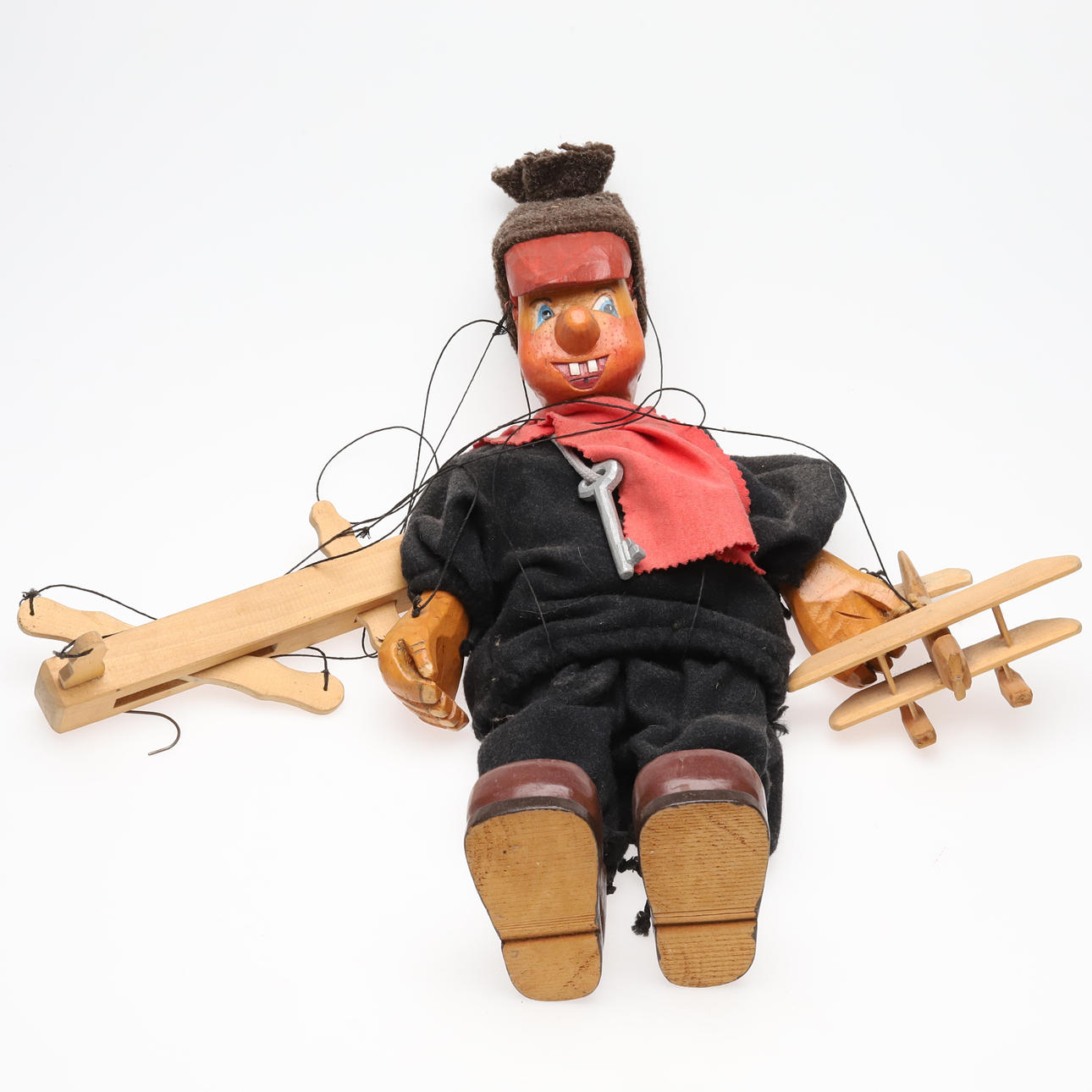 MUÑECO DE MARIONETAS. Madera y tela.