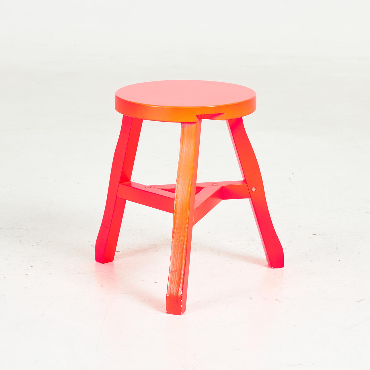 Tom Dixon  「OCTO」 RED 90'vintage TOM DIXON. Stool, scorched. Swedish Folk Art - Furniture - Auctionet