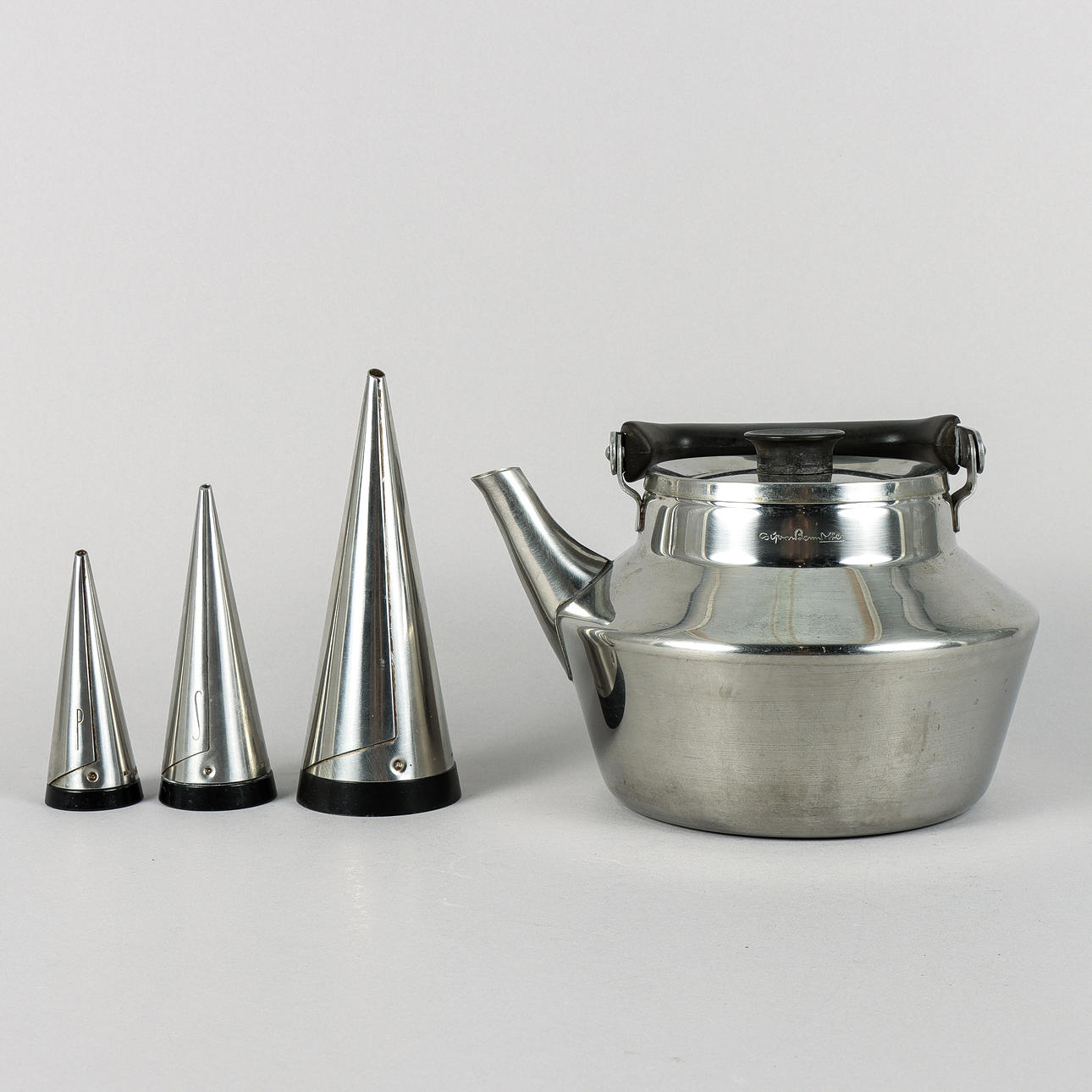 ROSTFRITT 4 delar. Silver & Metall - Övriga metallföremål - Auctionet