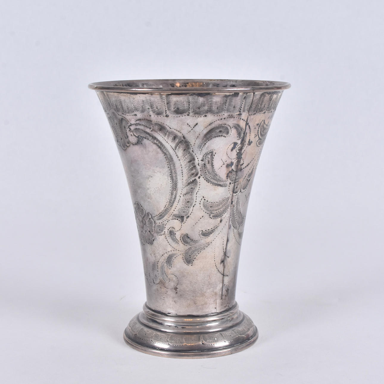 BEAKER, silver.