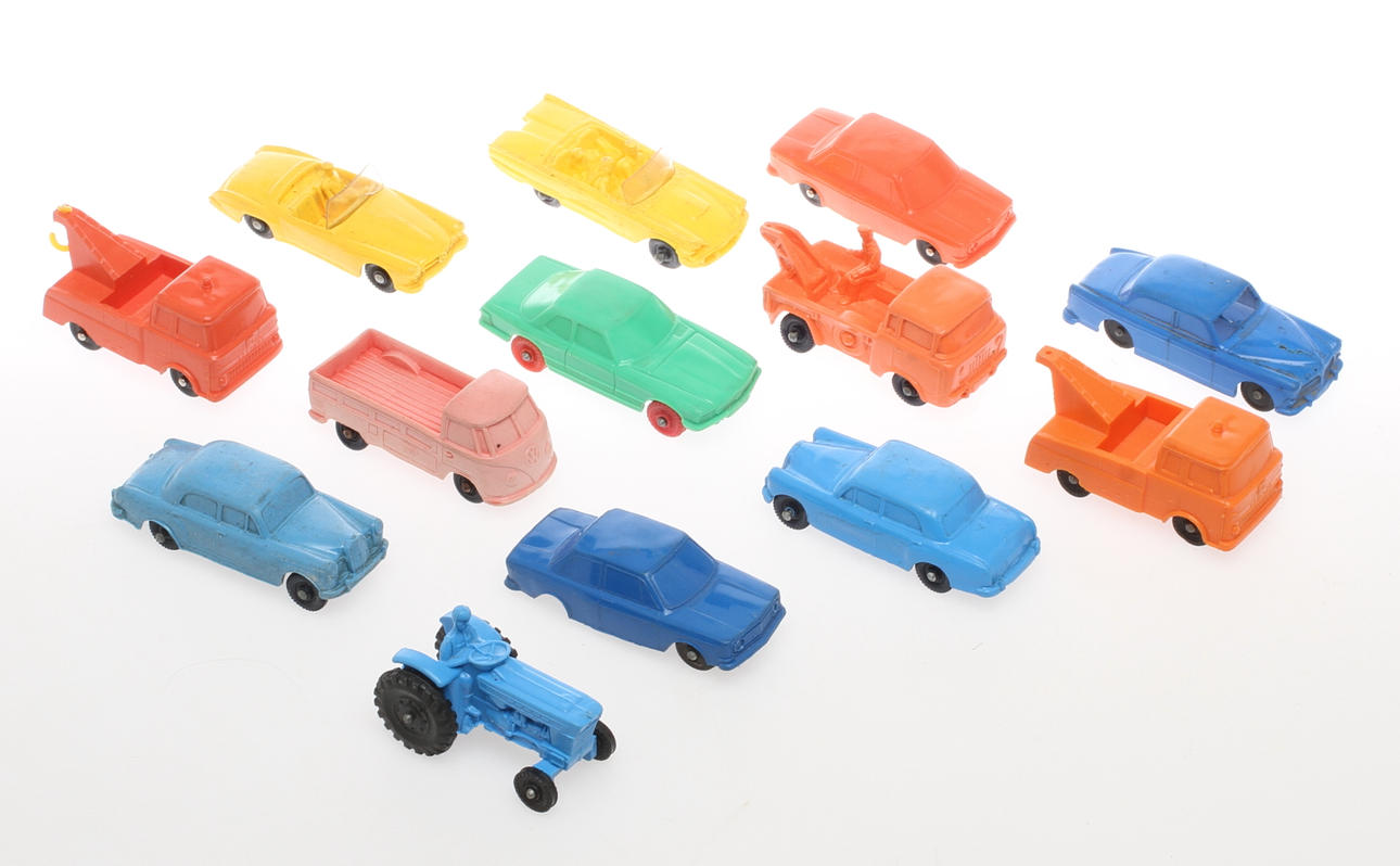 LEKSAKSBILAR, 13 st, plast, Galanite, Tomte-Lärdal, m. fl.