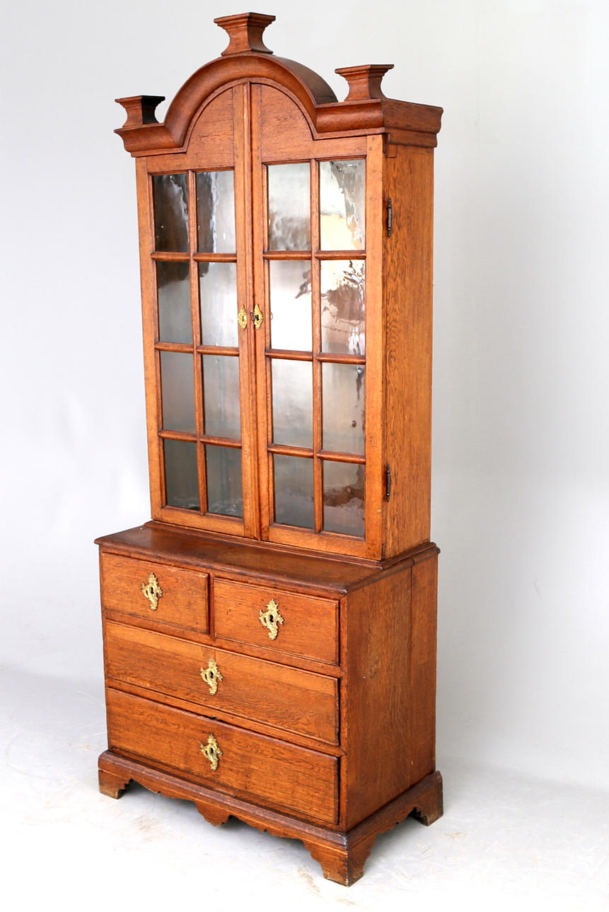 VITRINSKÅP, senbarock, 1700-tal.