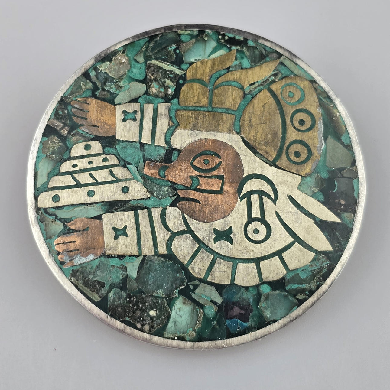 SILVER BROOCH/PENDANT WITH AZTEC MOTIF.
