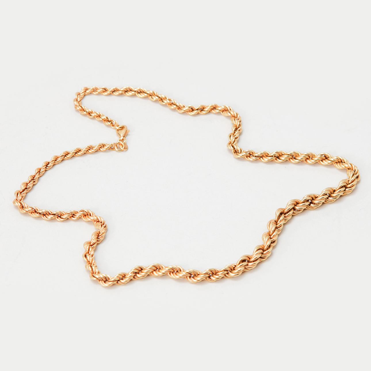 COLLIER, 18k guld, vikt ca 13,6 gram.