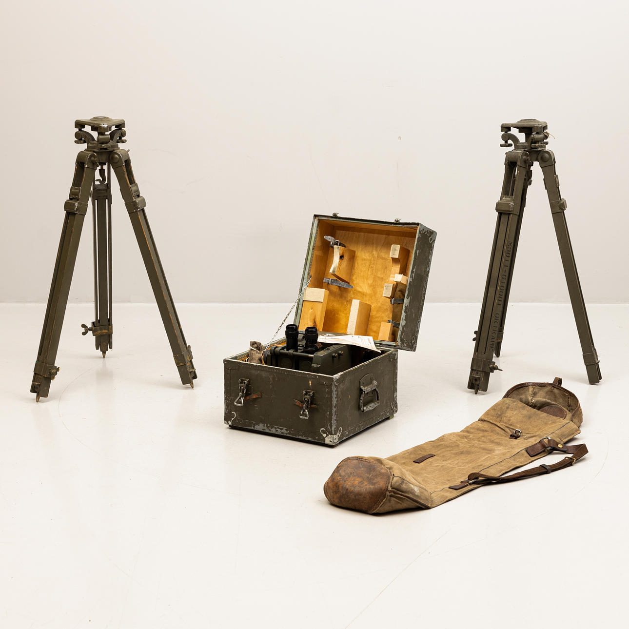 OBSERVATION DECK, m/44 with stand and box. Weapons & Militaria - Other ...