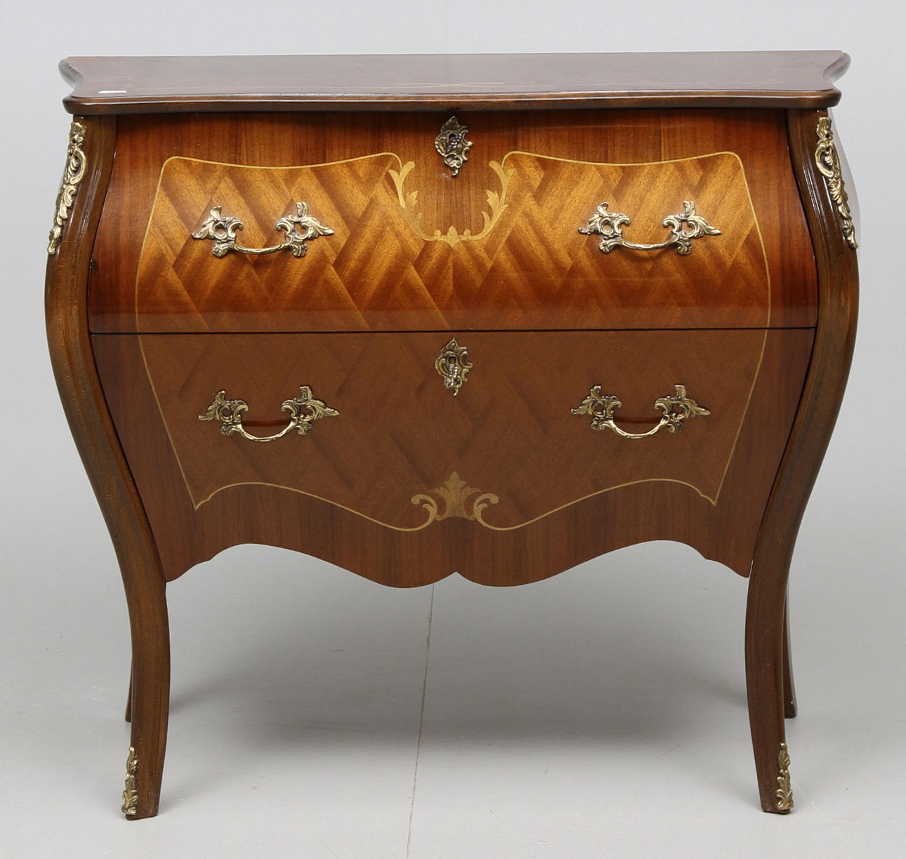 BYRÅ, Rokokostil, 1900-talets mitt.