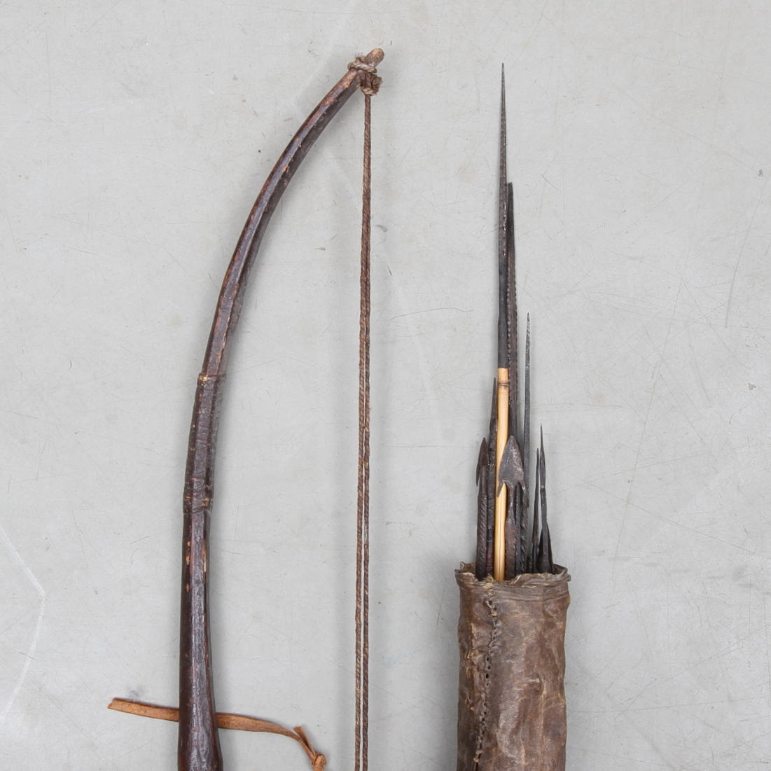 PILBÅGE med KOGER och PILAR.