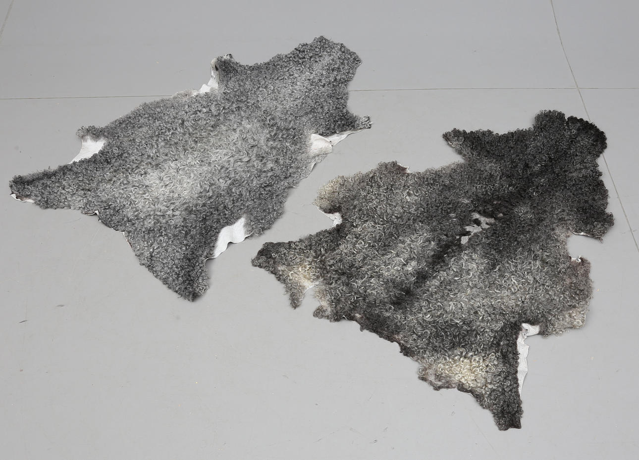 LAMMSKINN / FÅRSKINN, 2 st, Sverige.