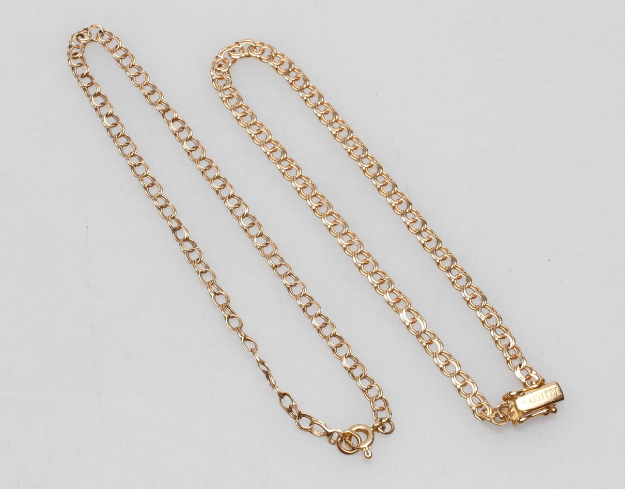 ARMBAND, 2 st, 18k guld, vikt ca 6,2 gr.