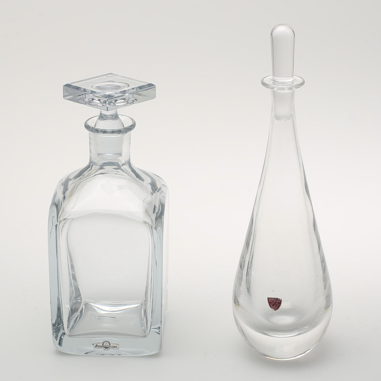 KARAFFER, 2 st, Orrefors och Strömsbergshyttan.