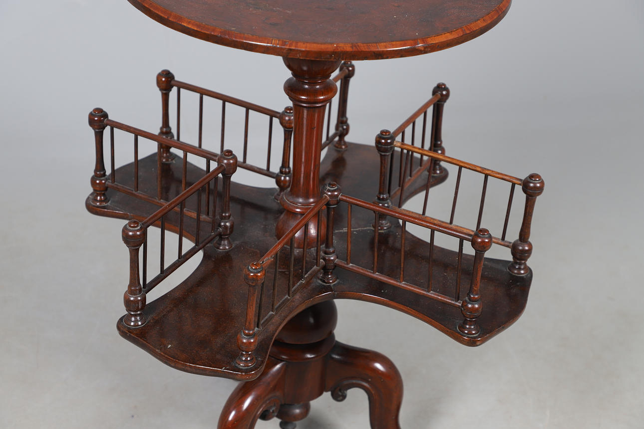 A VICTORIAN WALNUT CIRCULAR BOOK TABLE. Furniture - Tables - Auctionet
