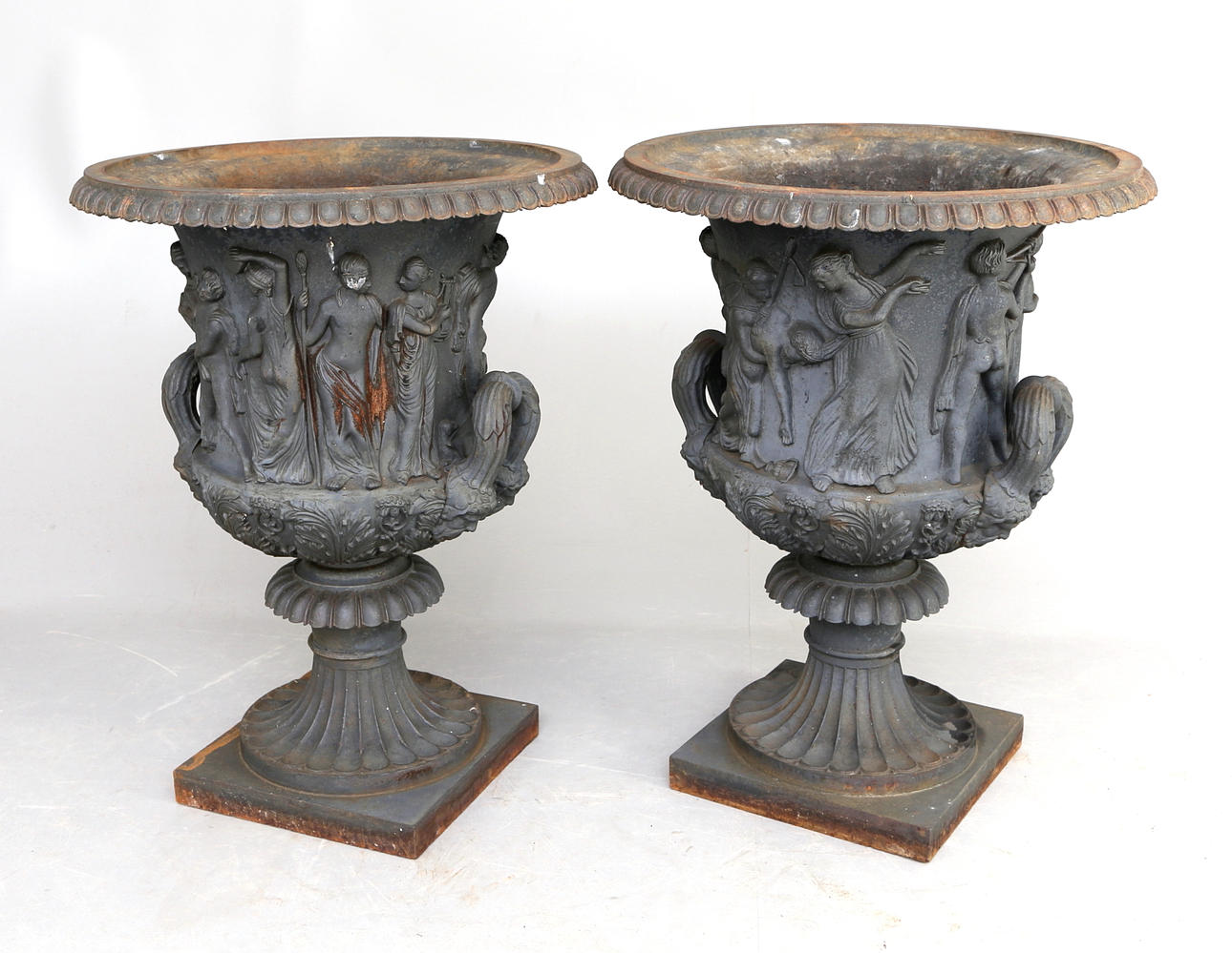 TRÄDGÅRDSURNOR, 1 par, gjutjärn, 18/1900-tal.