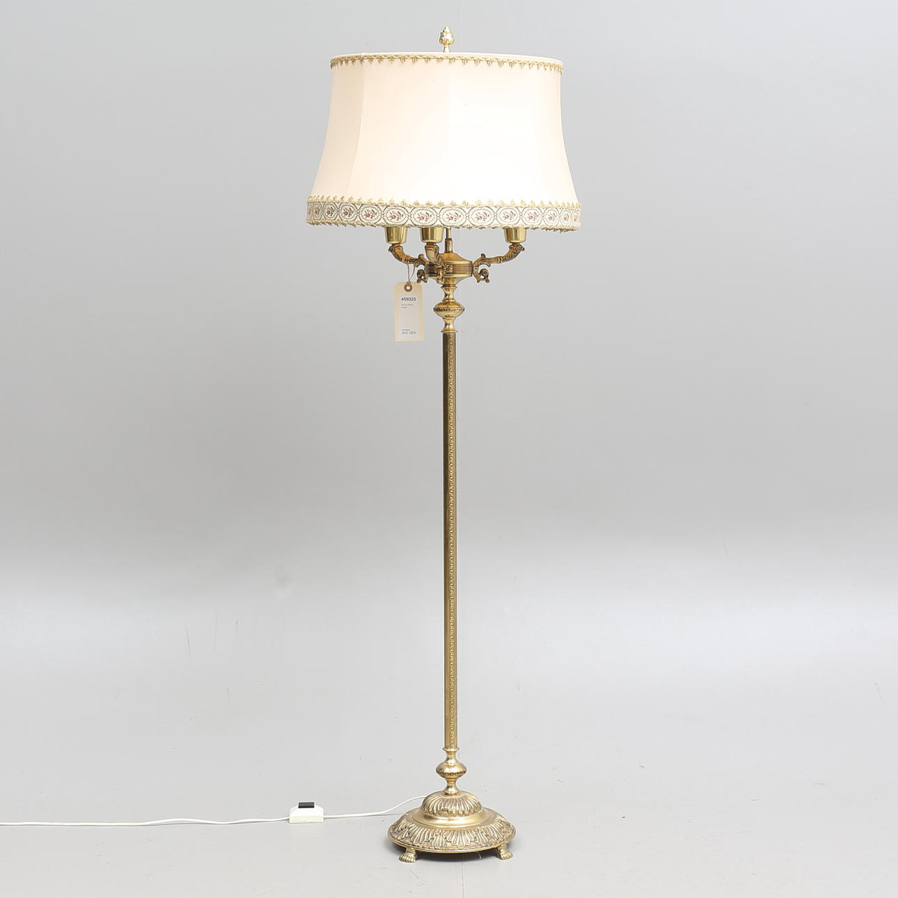 GOLVLAMPA, gulmetall, 1900-talets andra hälft.