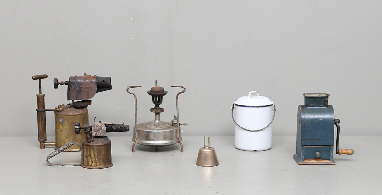 ALLMOGEFÖREMÅL mm, bla Primuskök, blåslampor, kaffekvarn mm.