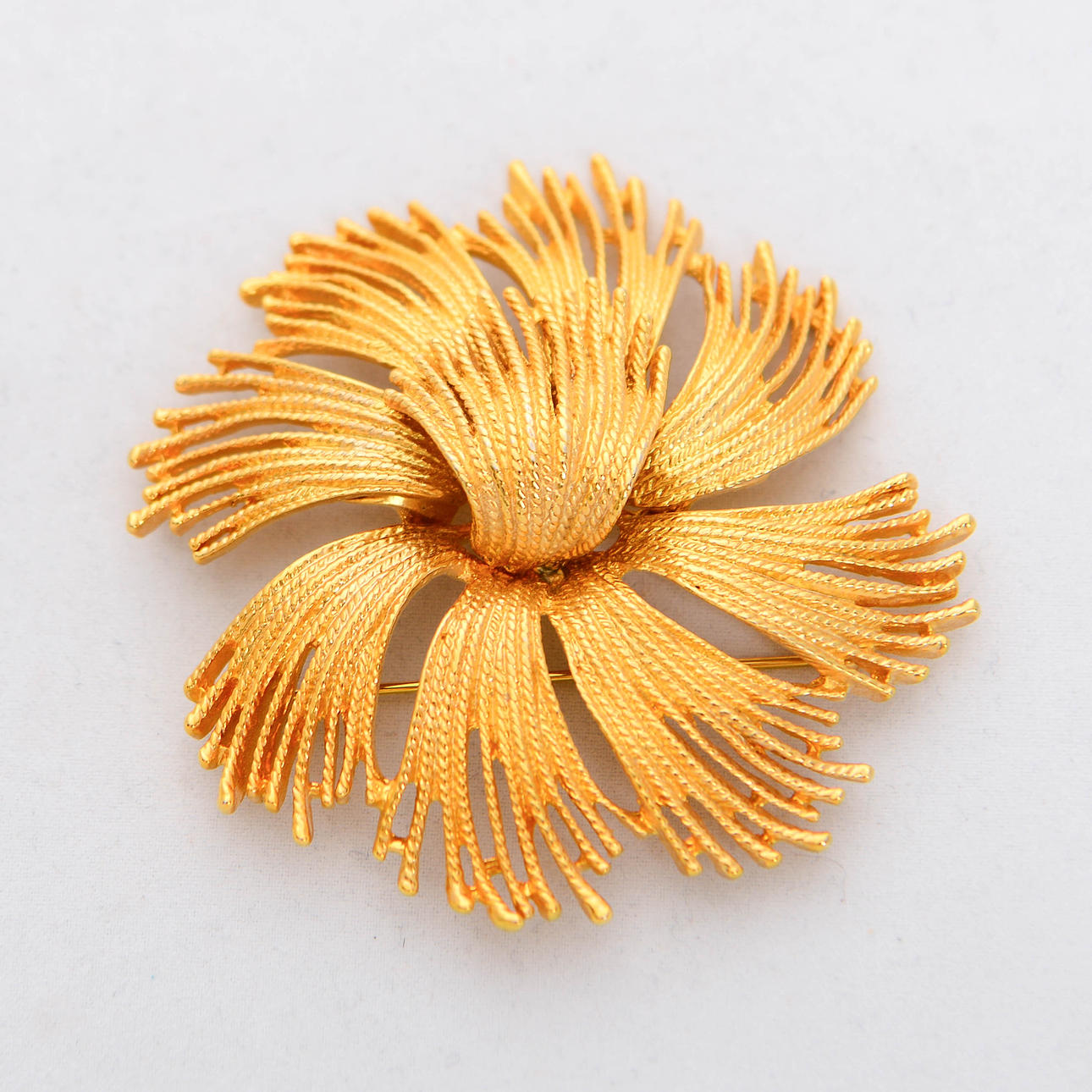 BROOCH, gold plated, Monet.