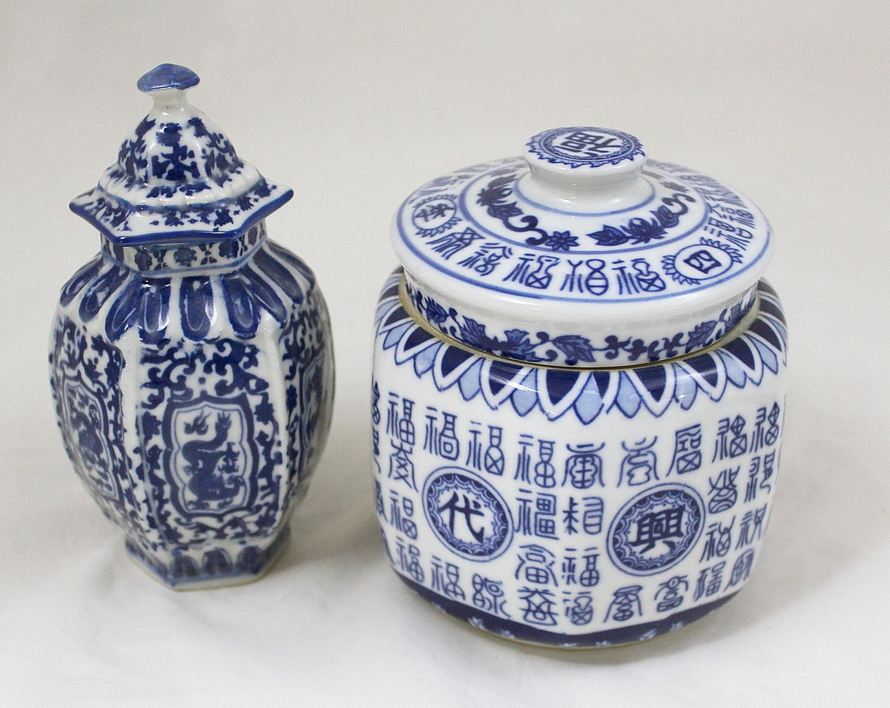 LOCKURNOR, porslin 2 st, märkt Qianlong, Kina.