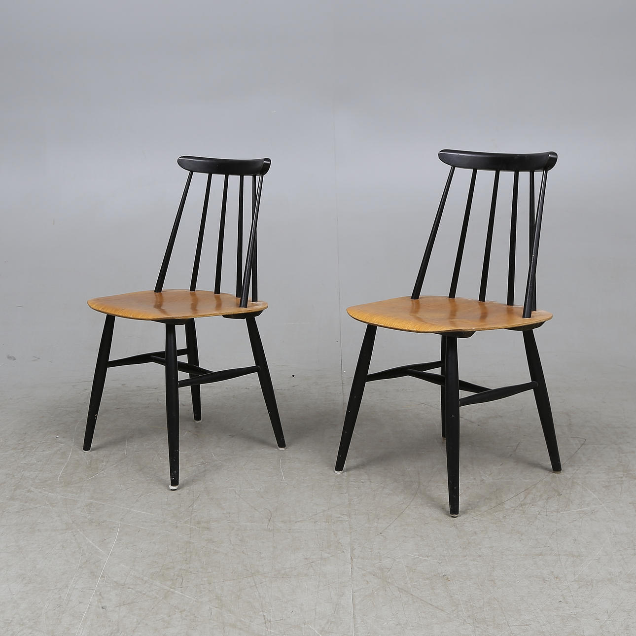 STOLAR, ett par, "Fanett", Ilmari Tapiovaara, Edsbynverken.