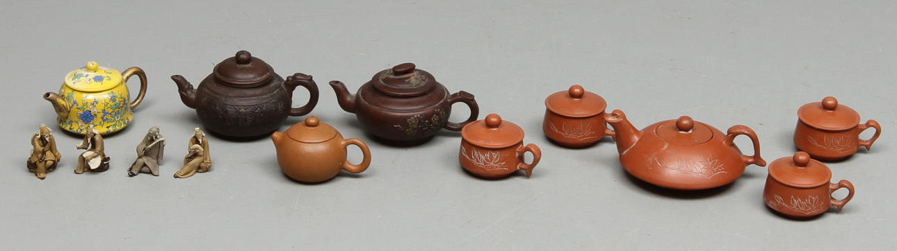 PARTI KERAMIK, 13 delar, Kina, Tekannor, figurer med mera.