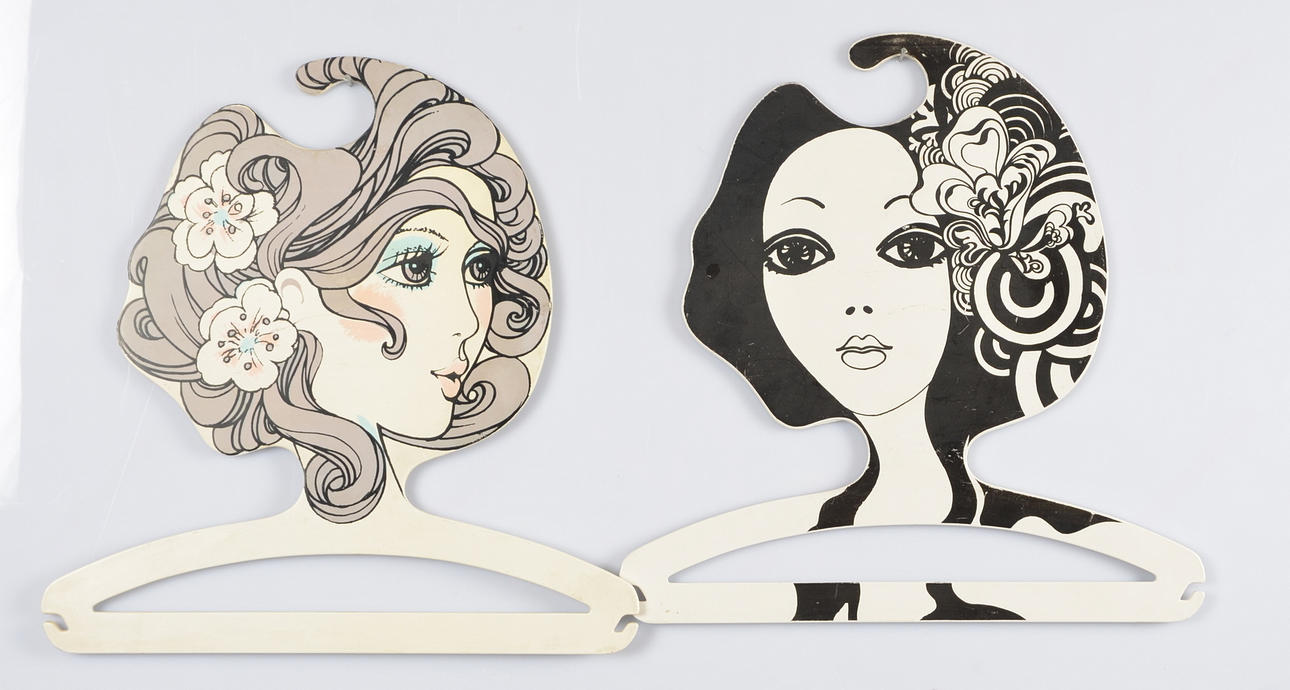 KLÄDGALGAR, plast. 1-par. 1970-tal.